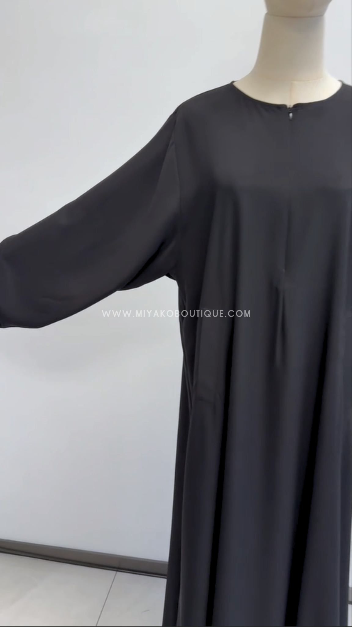 Black | Front Pockets Tall Abaya